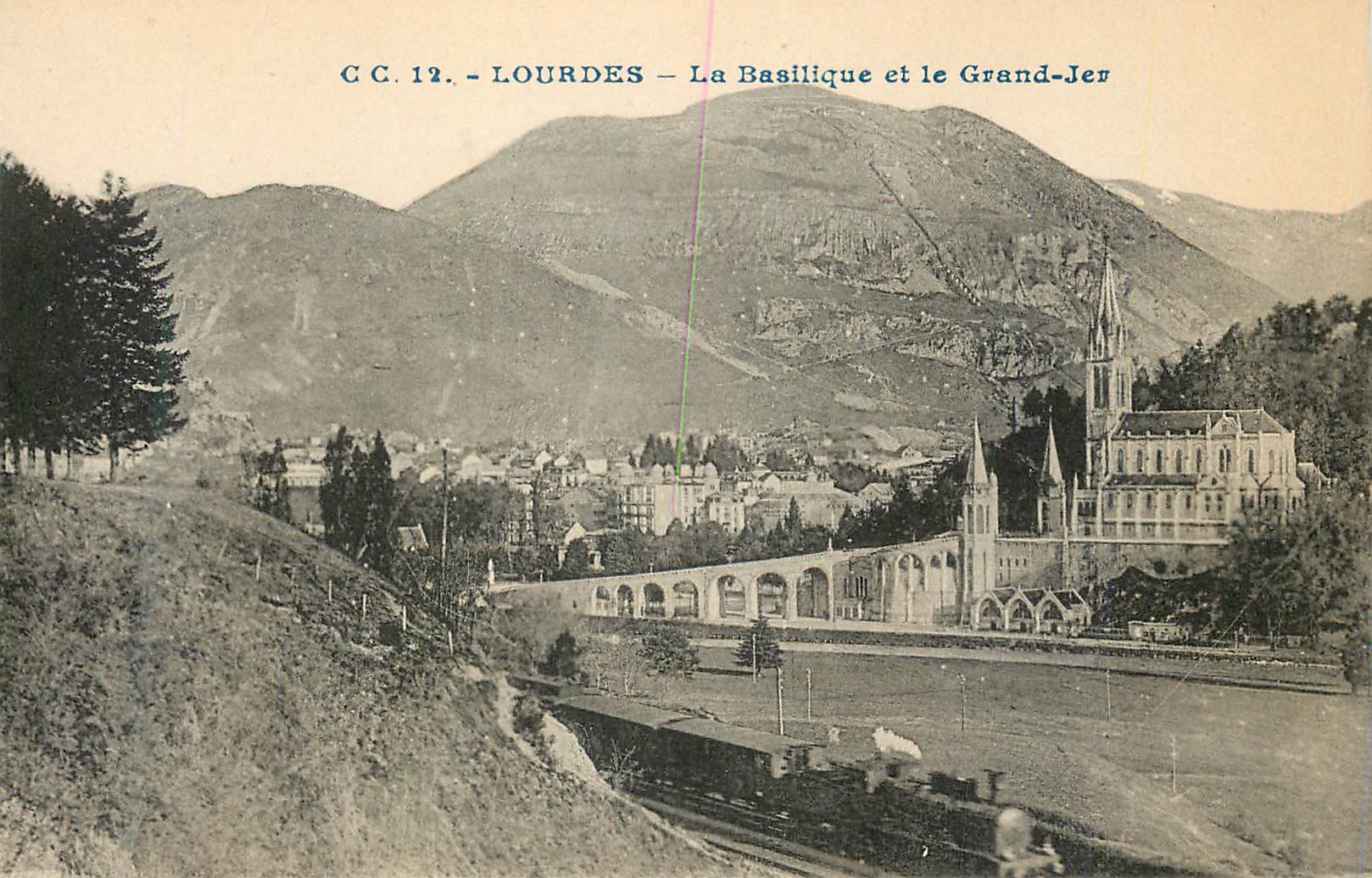 CPA Lourdes La Basilique et le Grand Jer Train