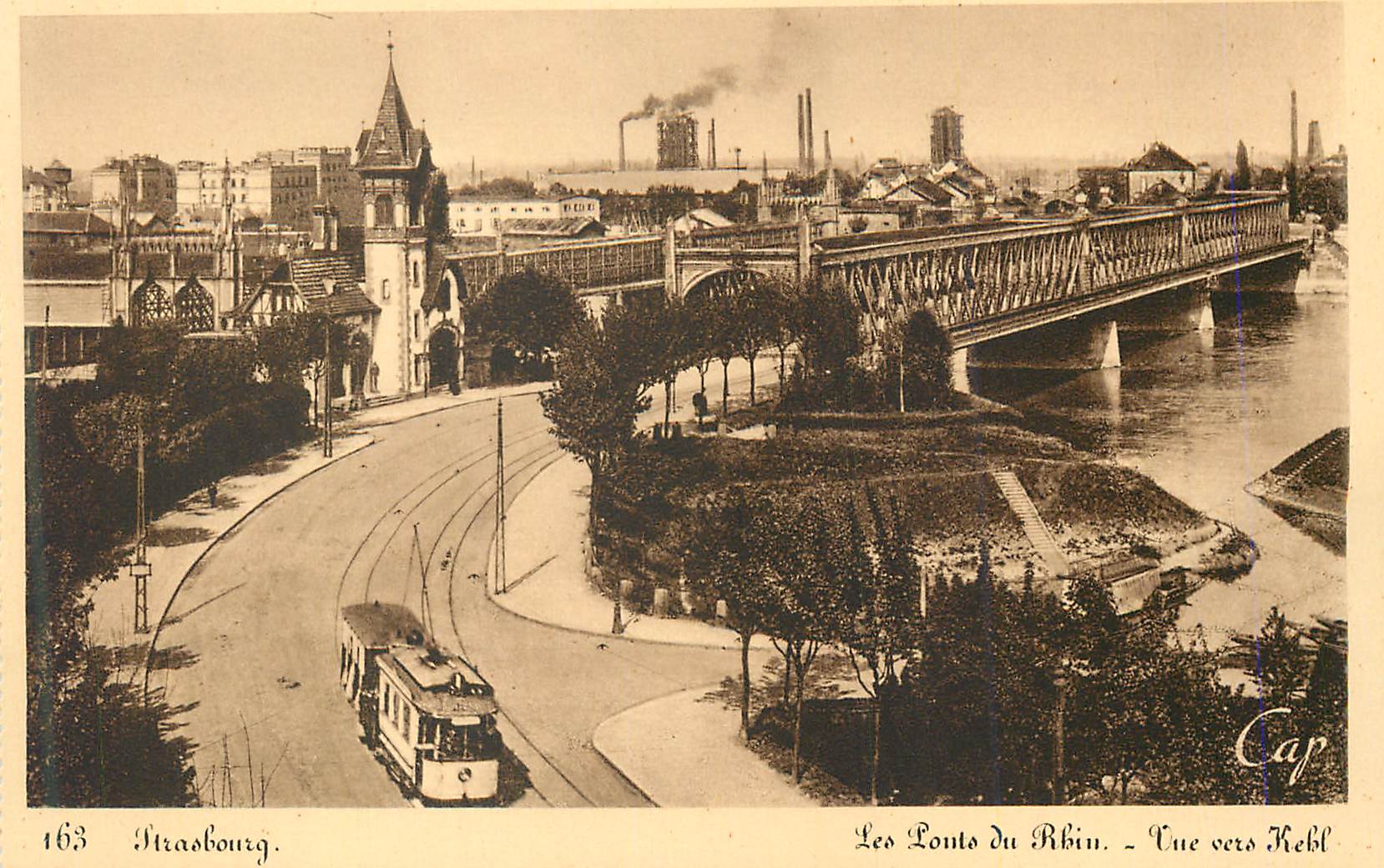 CPA Strasbourg Les Ponts du Rhin Vue vers Kehl Tramway