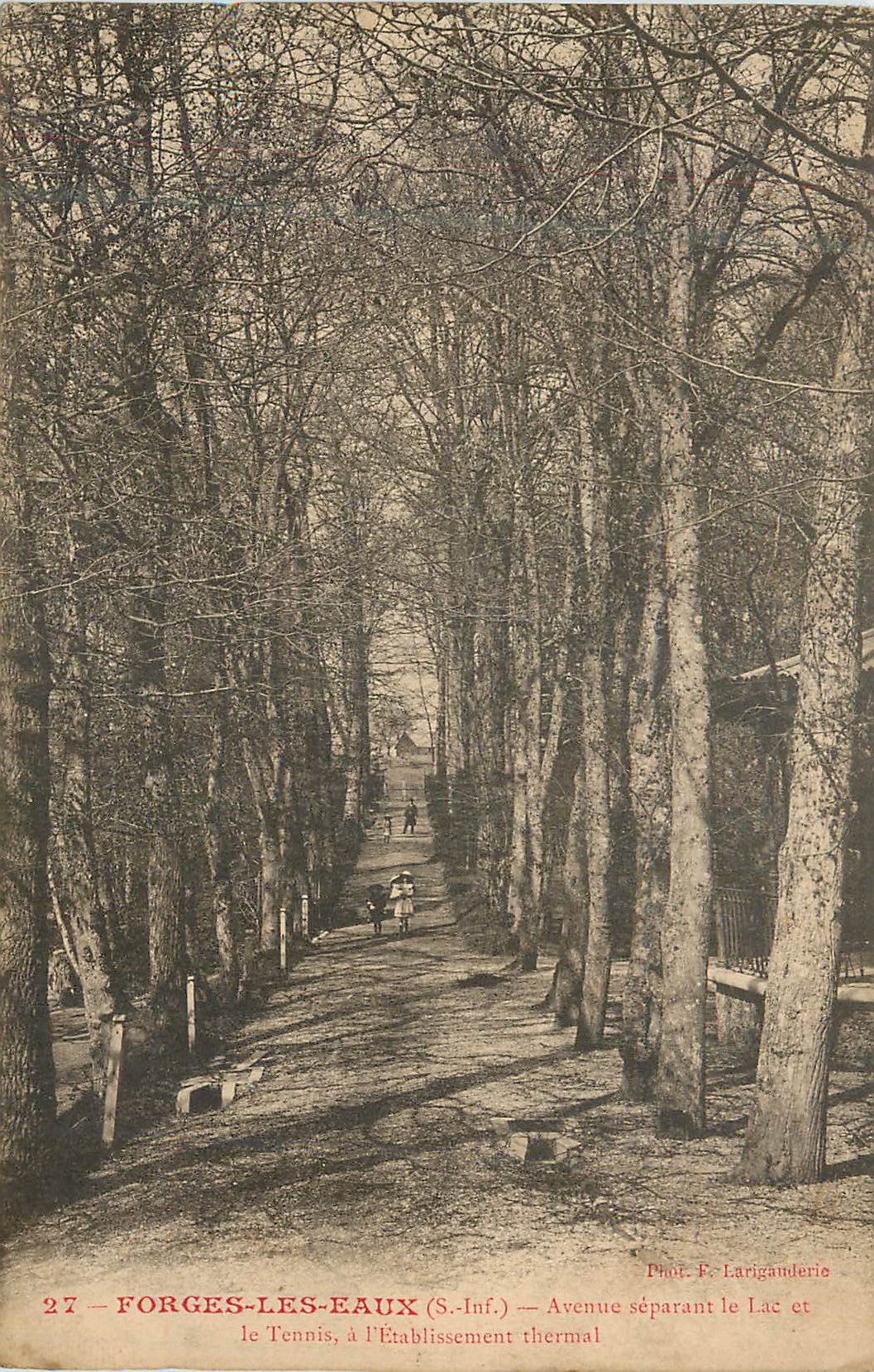 CPA Forges les Eaux (S Inf) Avenue Separant le Lac et le Tenais