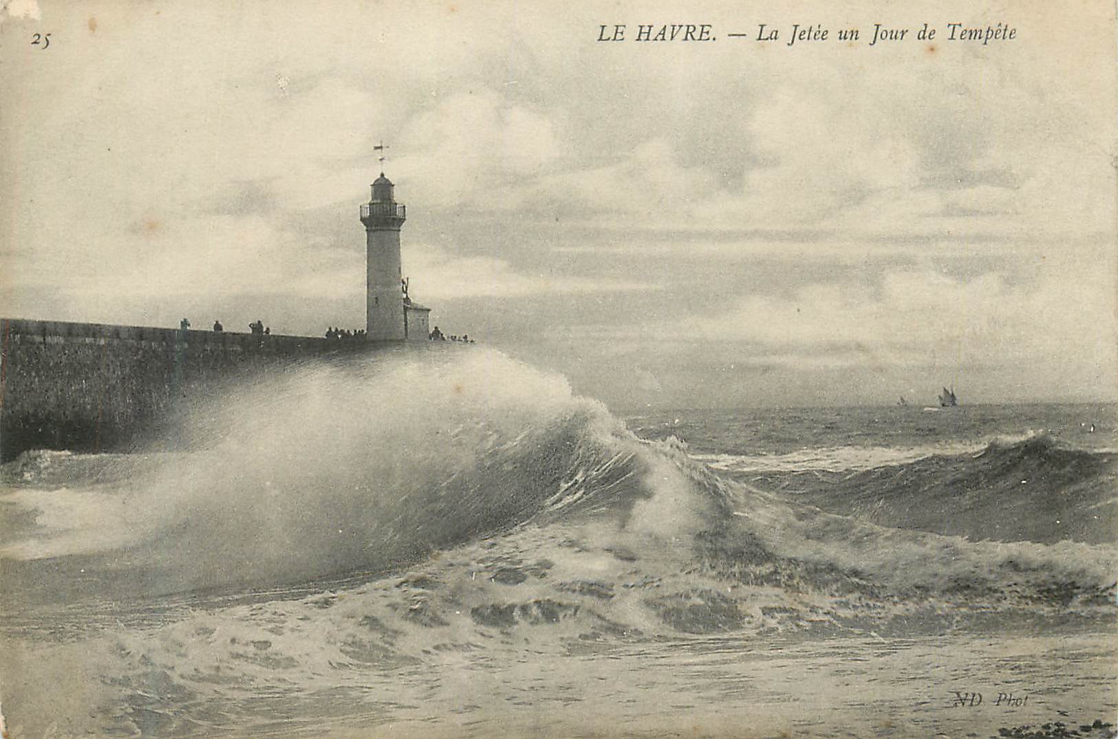 CPA Le Havre La Jetee un Jour de Tempete Phare
