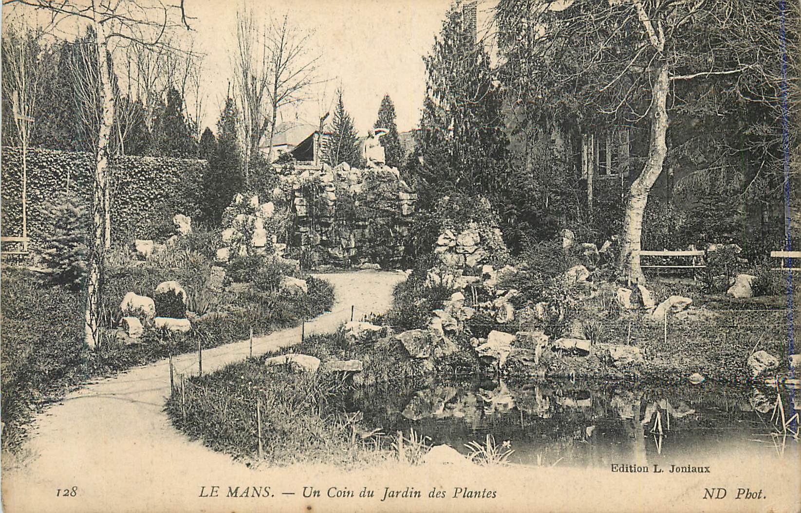 CPA Le Mans Un Coin du Jardin des Plantes