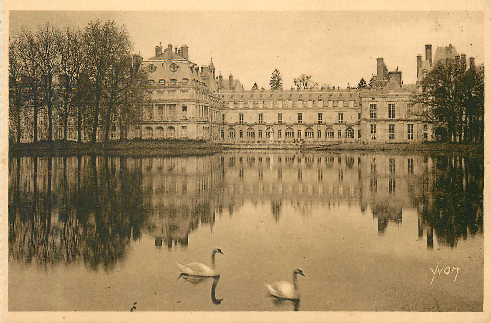Schloss Chantilly — Ansicht des Parks mit Teich und Schwänen — Yvonn