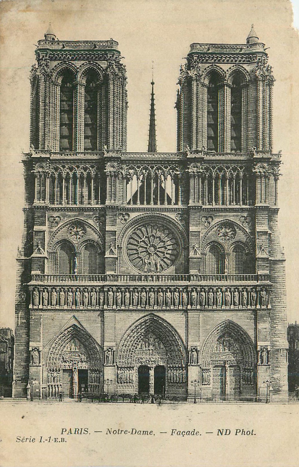 CPA Paris Notre Dame Facade