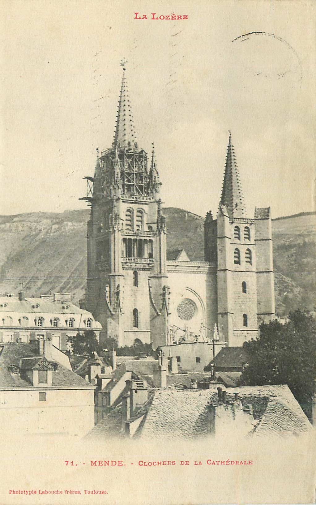 CPA La Lozere Mende Clochers de la Cathedrale