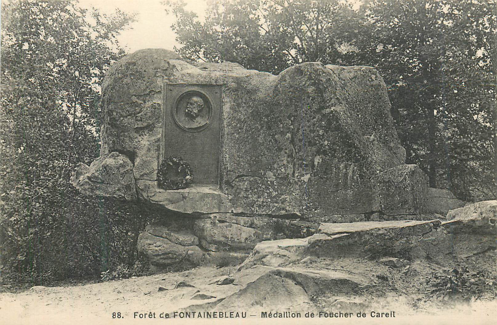 Forêt de FONTAINEBLEAU — Médaillon de Foucher de Careil