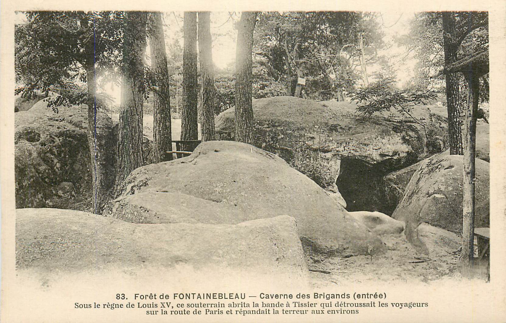Forêt de FONTAINEBLEAU — Caverne des Brigands (entrée)