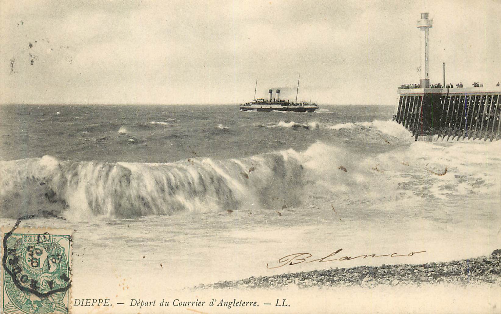 CPA Dieppe Depart du Courrier d'Angleterre Bateau Phare