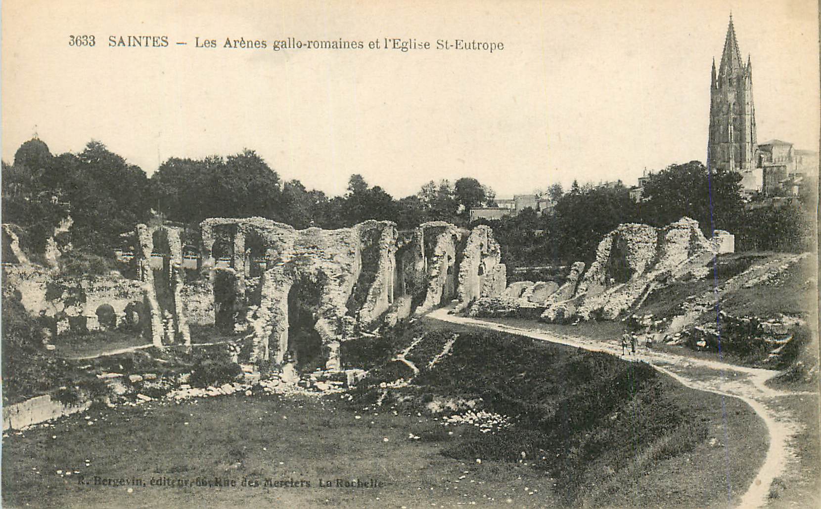 CPA Saintes Les Arenes Gallo Romaines et l'Eglise St Eutrope