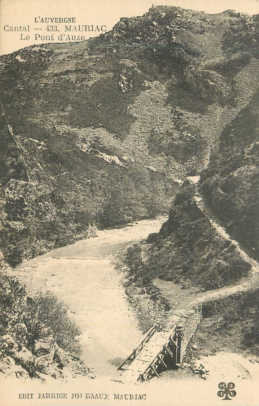 CPA Mauriac Cantal L'Auvergne Les Pont d'Auze