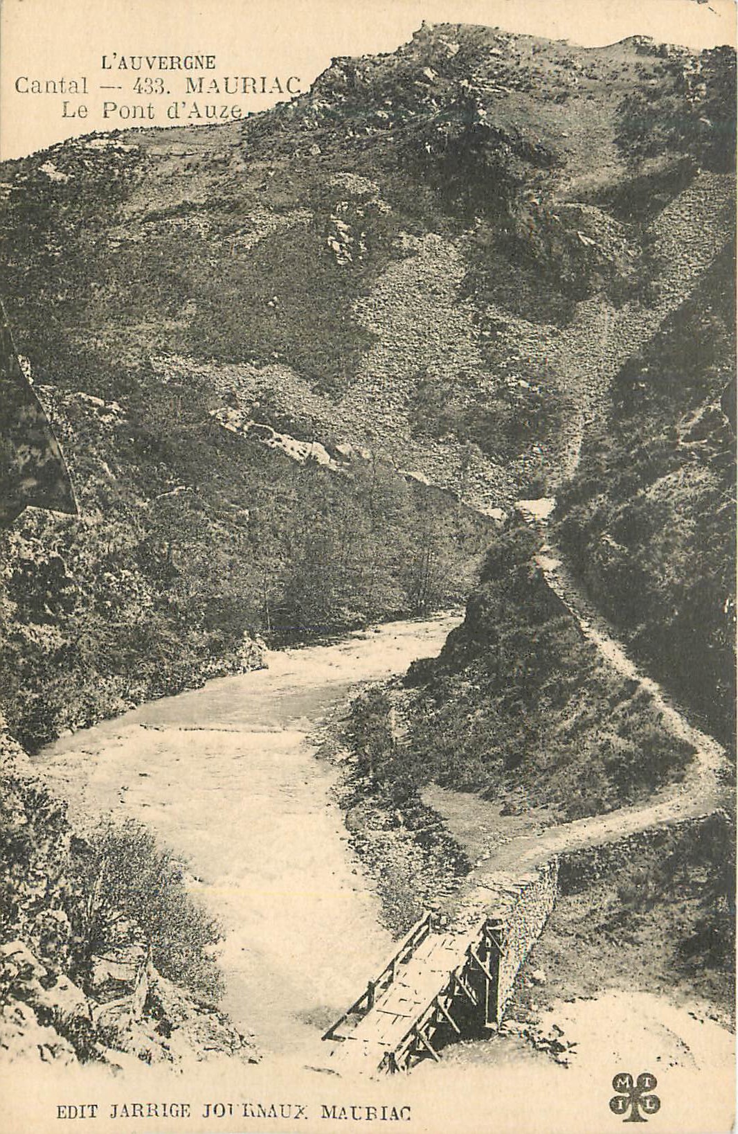 CPA Mauriac Cantal L'Auvergne Les Pont d'Auze