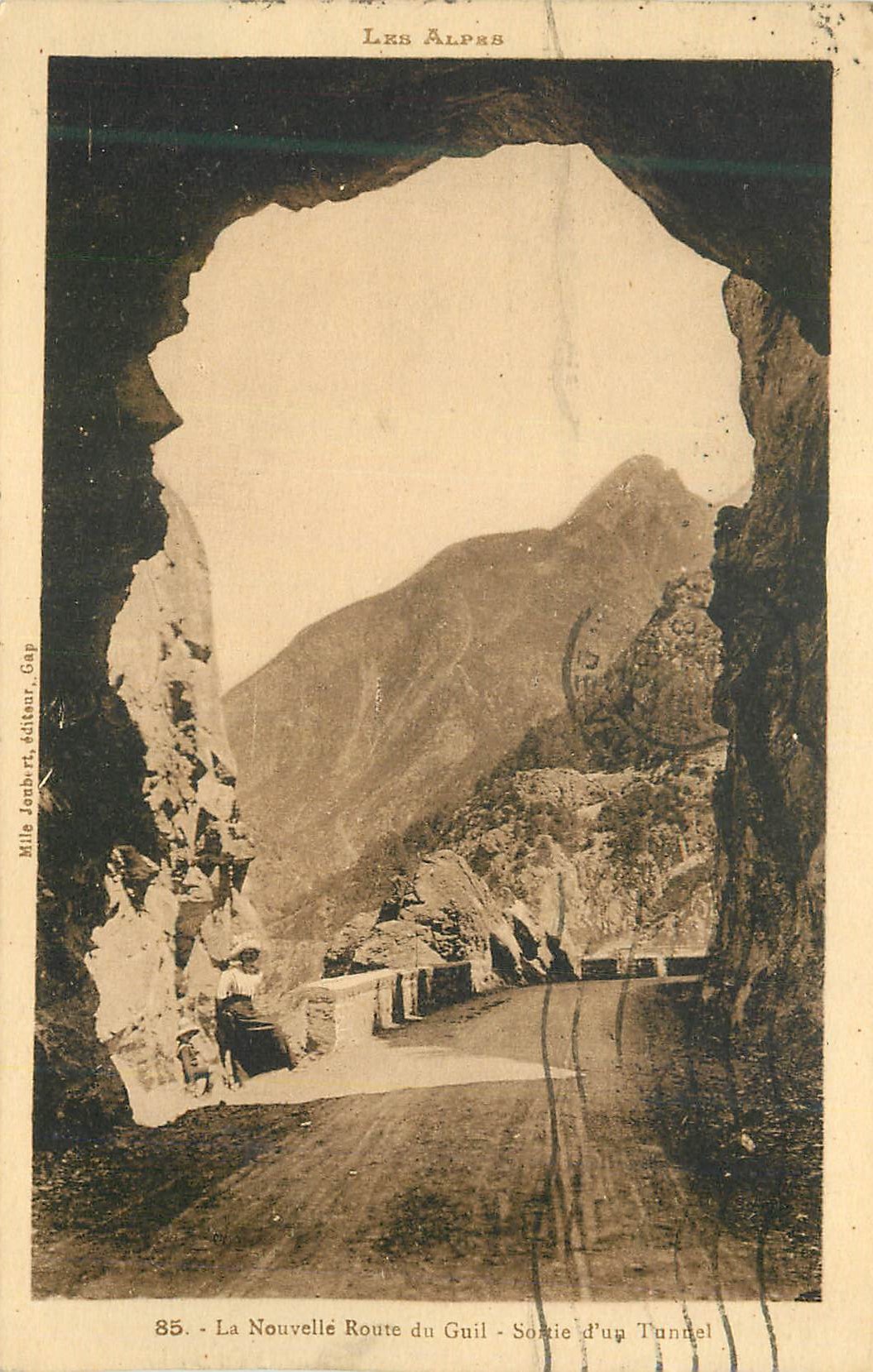 CPA Les Alpes La Nouvelle Route du Guil Sortie d'un Tunnel