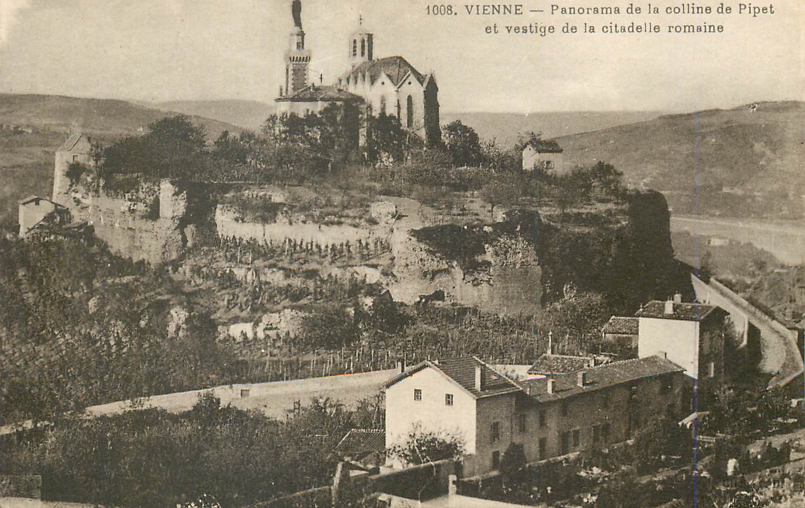 CPA Vienne Panorama de la Colline de Pipet et Vestige de la Citadelle Romaine