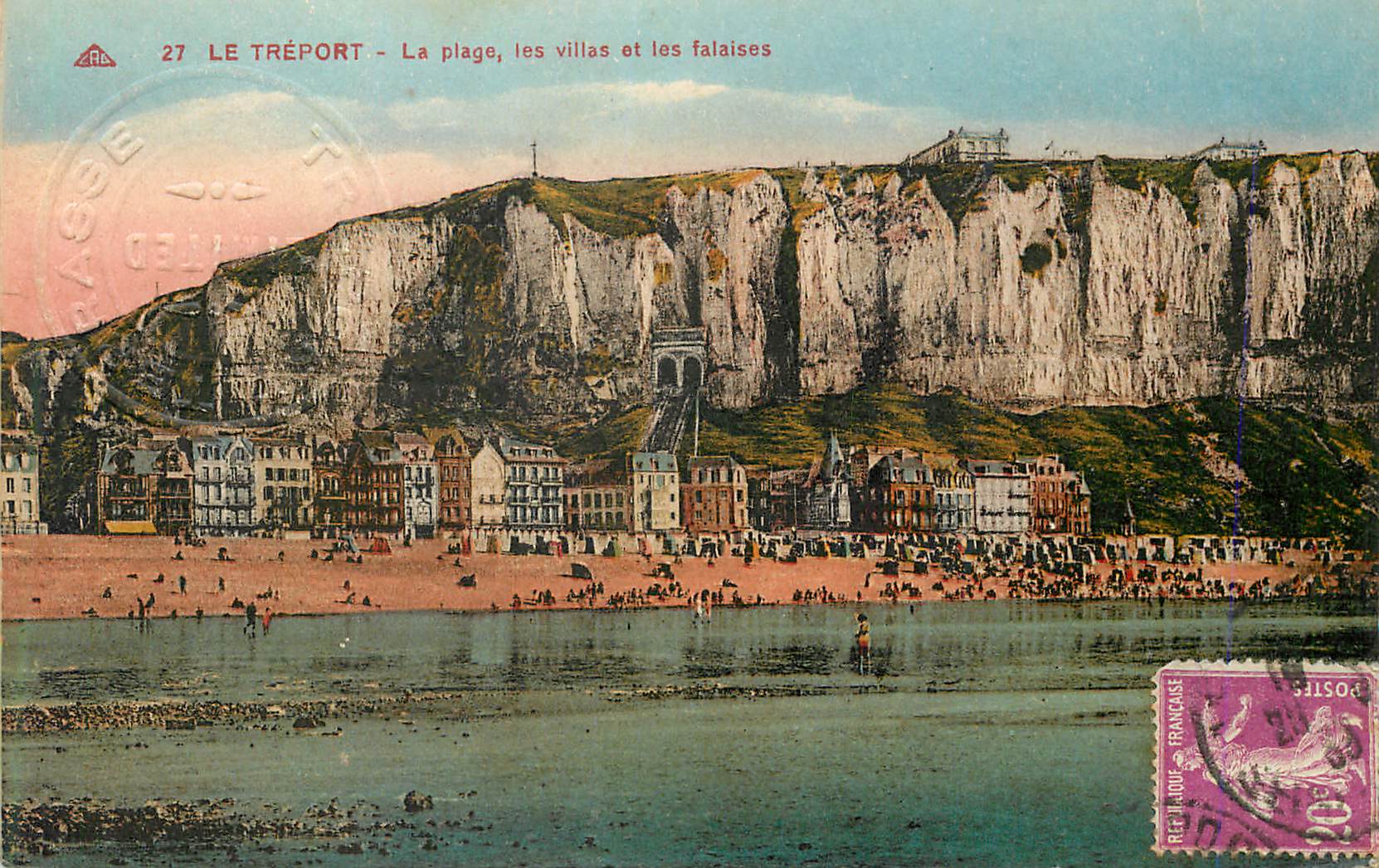 CPA Le Treport La Plage Les Villas et les Falaises Cachet imprimé en relief à gauche