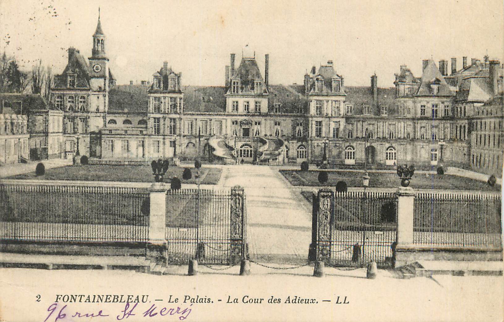 Fontainebleau — El Palacio — La Cour des Adieux — LL