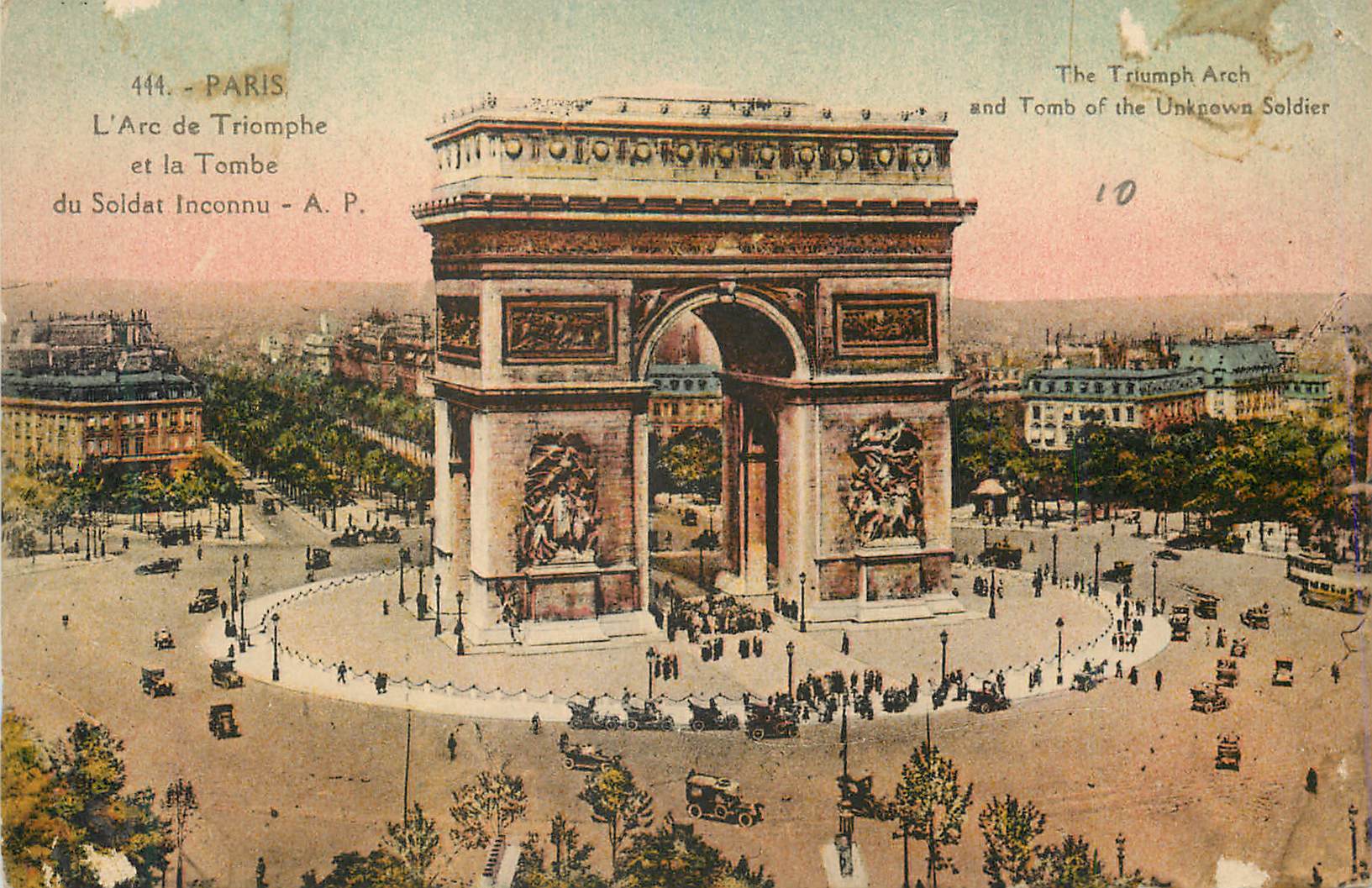 CPA Paris L'Arc de Triomphe et la Tombe du Soldat Inconnu