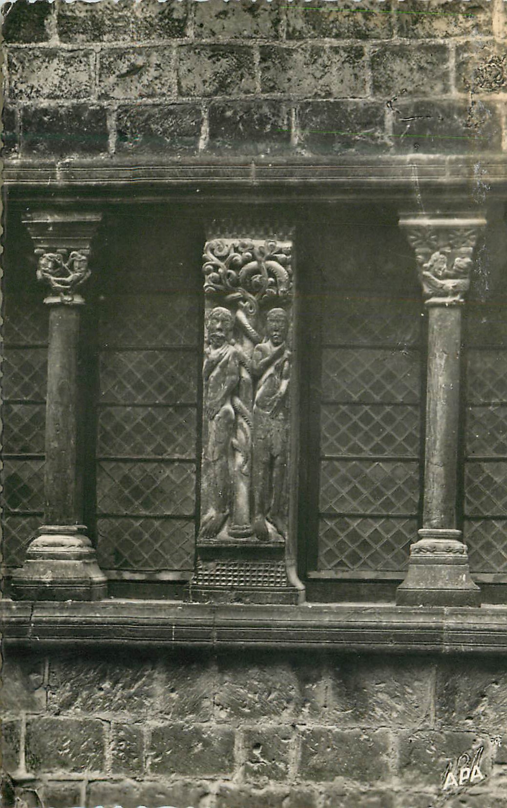 CPM Saint Antonin Noble Val (T et G) Facade du Monument Adam et Eve
