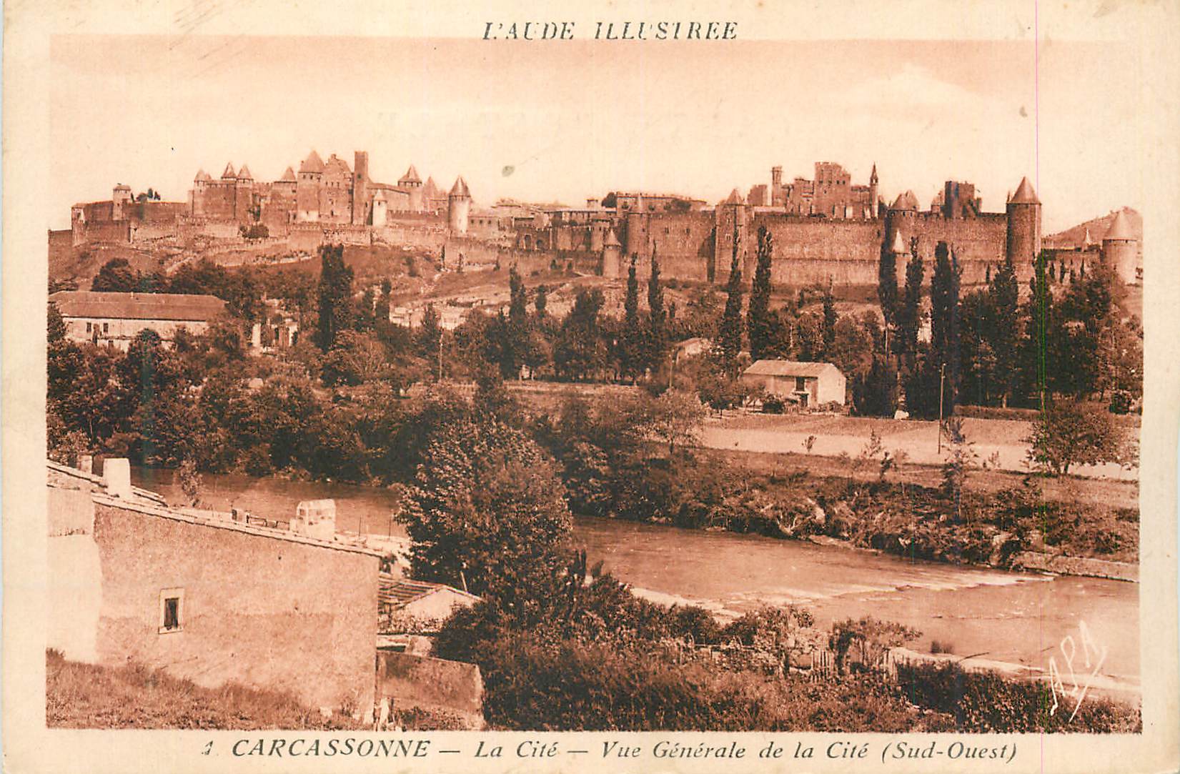 CPA Carcassonne L'Aude Illustre La Cite Vue Generale de la Cite (Sud Ouest)