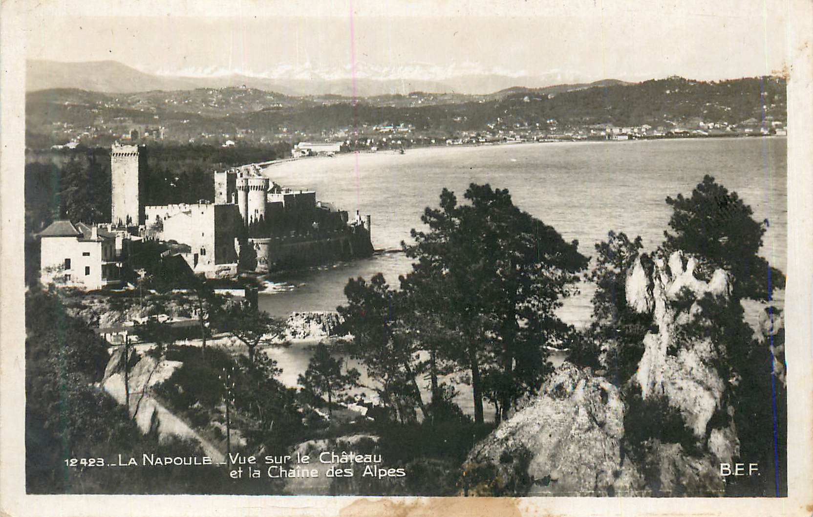 CPM La Napoule Vue sur le Chateau et la Chaine des Alpes