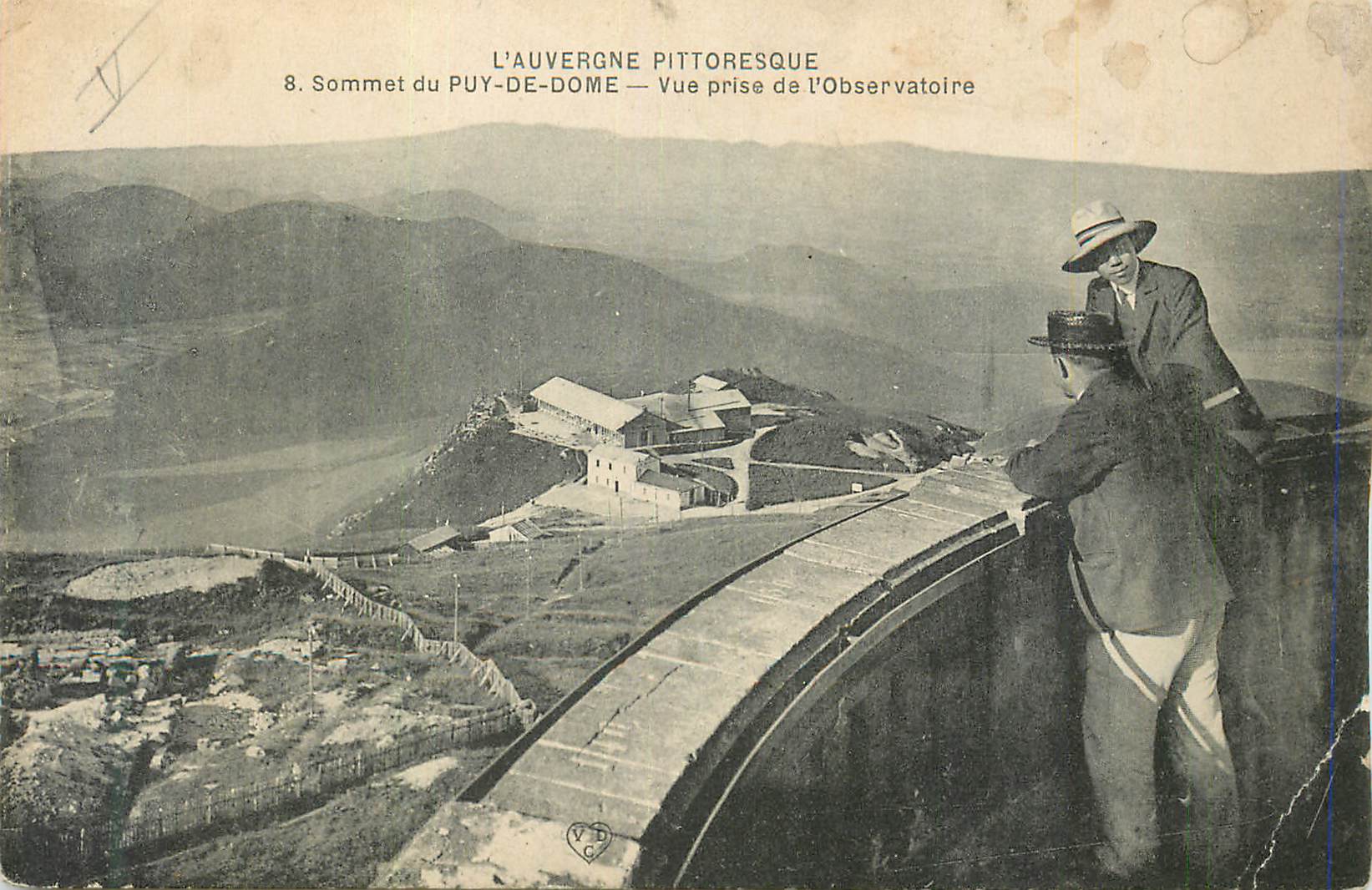 CPA Sommet de Puy de Dome L'Auvergne Pittoresque Vue prise de l'Observatoire