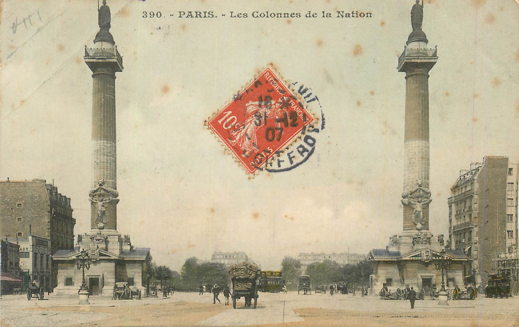 CPA Paris Les Colonnes de la Nation