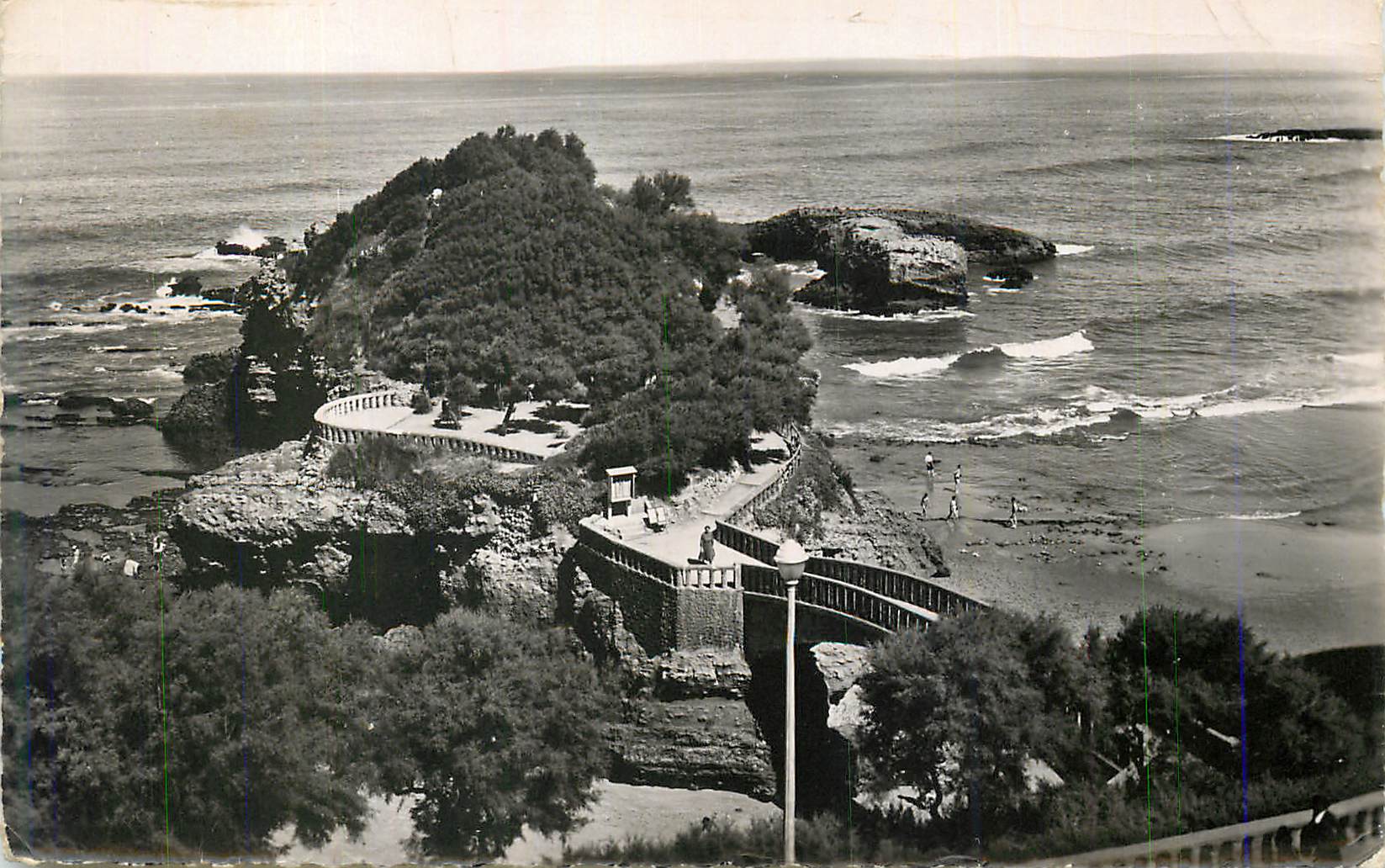 Vue de la plage et du promenoir à Cap d'Antibes — éditeur non visible