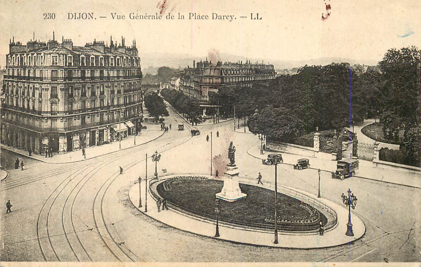 CPA Dijon Vue Generale de la Place Darcy