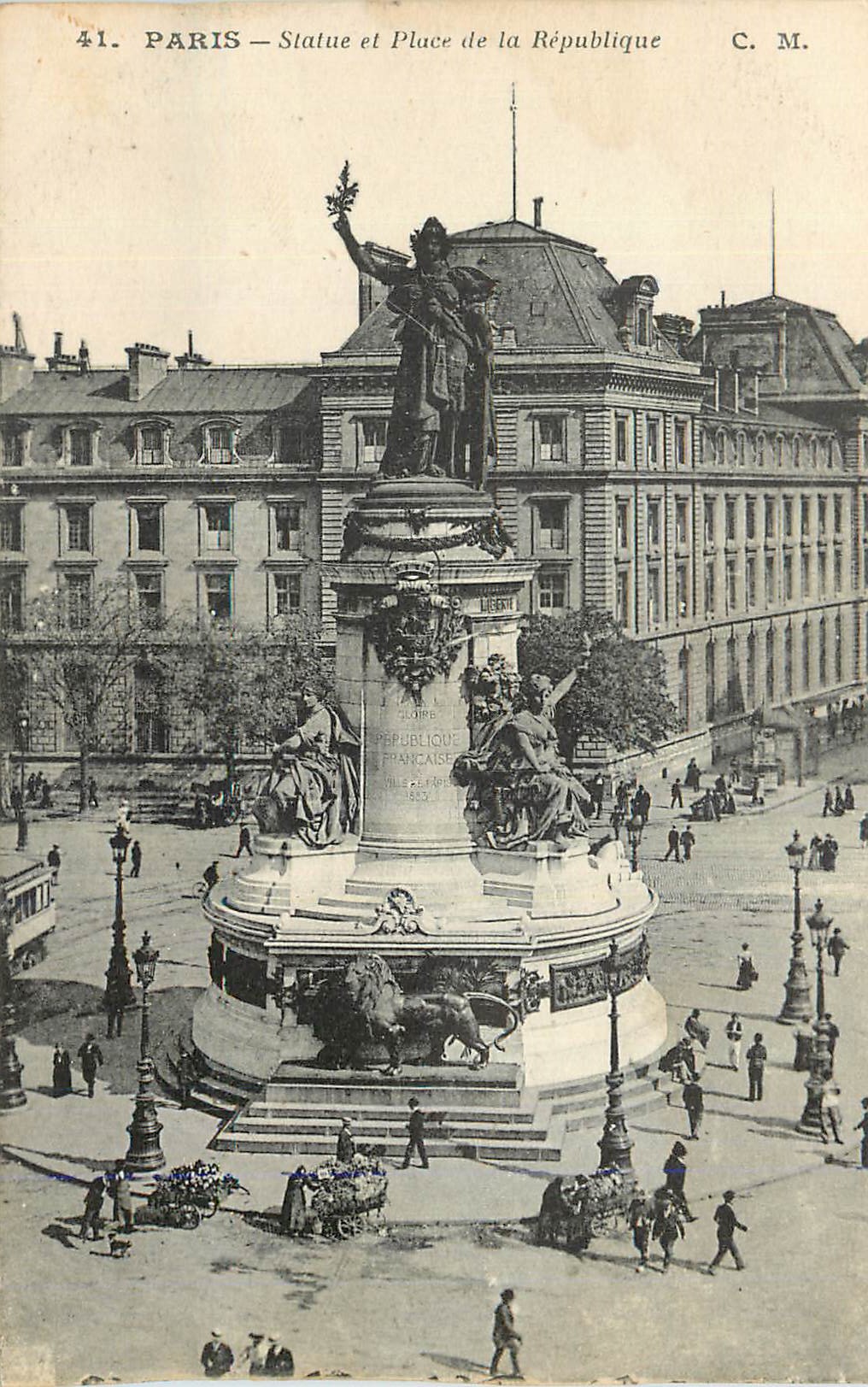 CPA Paris Statue et Place de la Republique Lion Bouquetiere