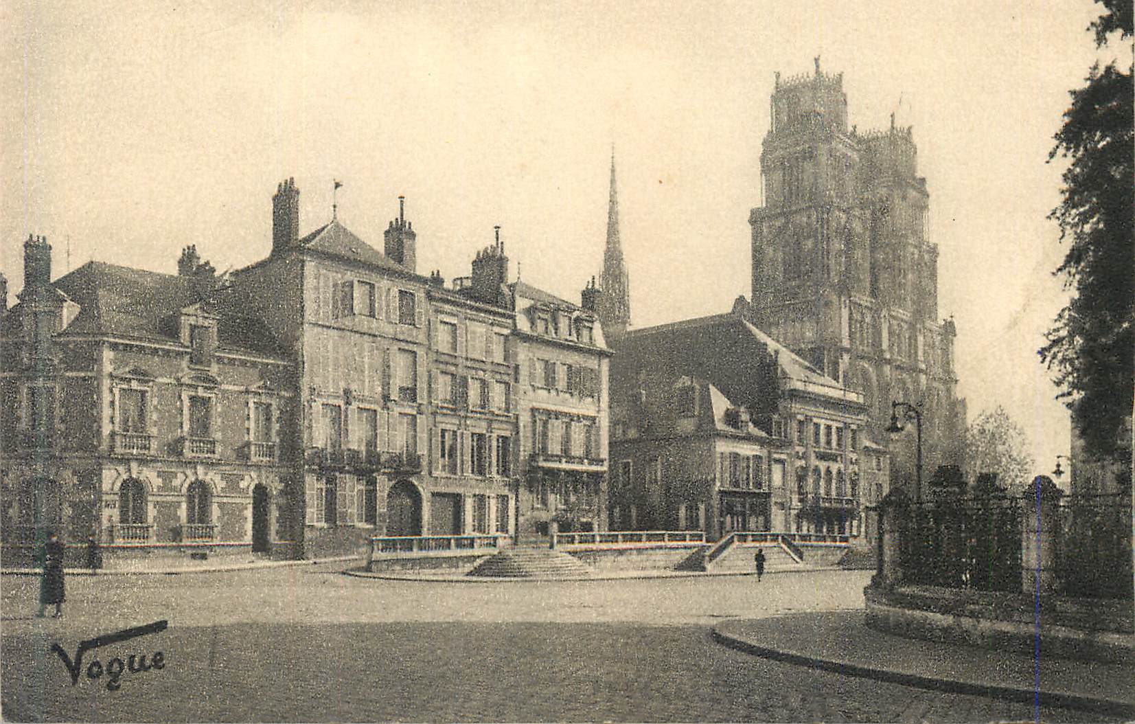 CPA Orleans Place de l'Etape et la Cathedrale