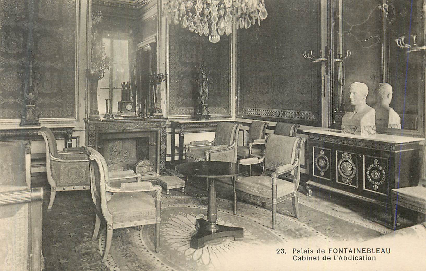 Palais de FONTAINEBLEAU — Cabinet de l'Abdication — n°23