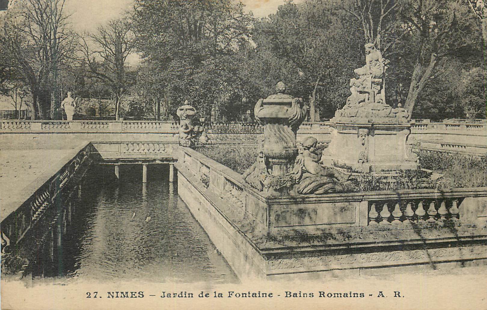 Nîmes — Jardin de la Fontaine - Bains Romains — A. R.