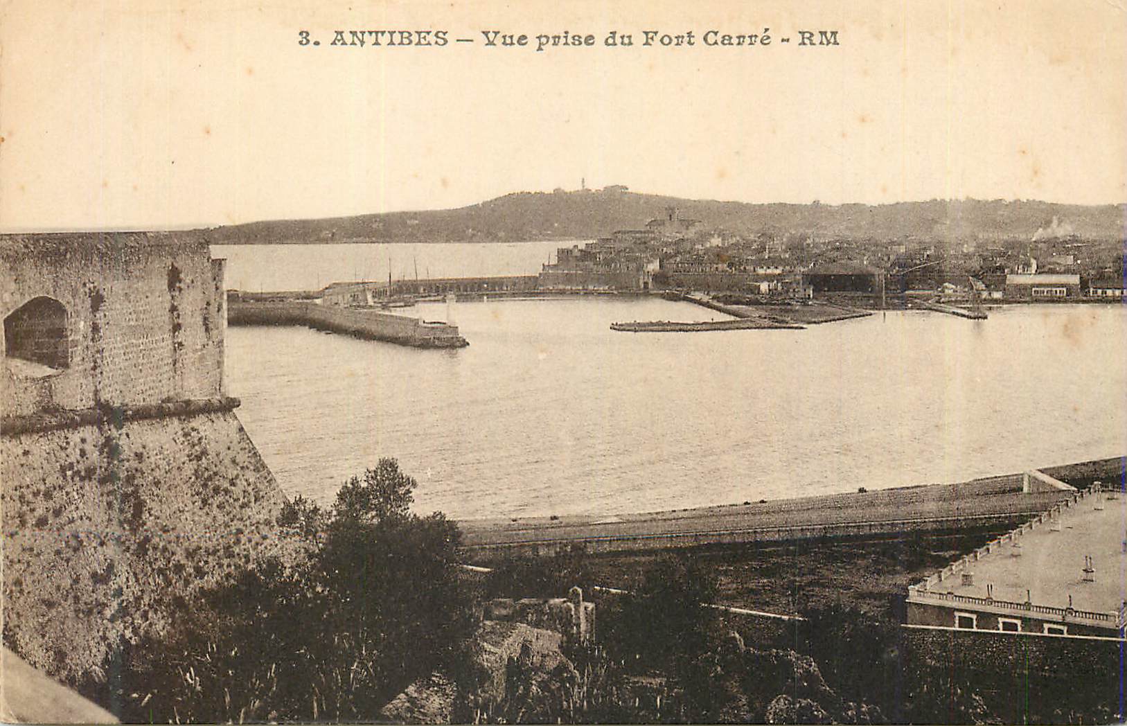 CPA Antibes Vue prise du Fort Carre