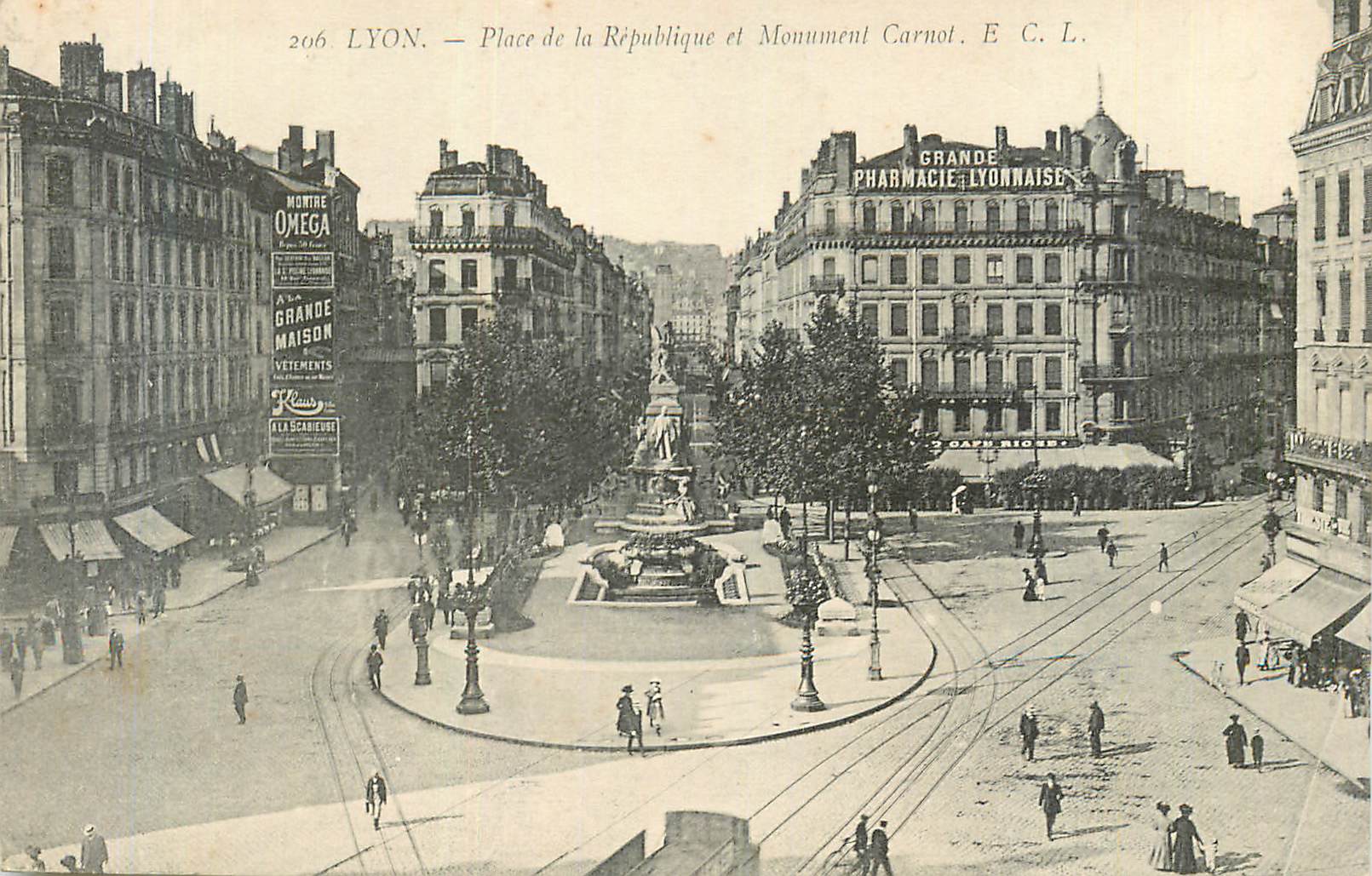 CPA Lyon Place de la Republique et Monument Carnot