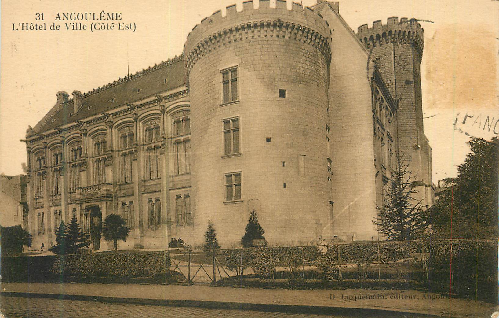 CPA Angouleme l'Hotel de Ville (Cote Est)
