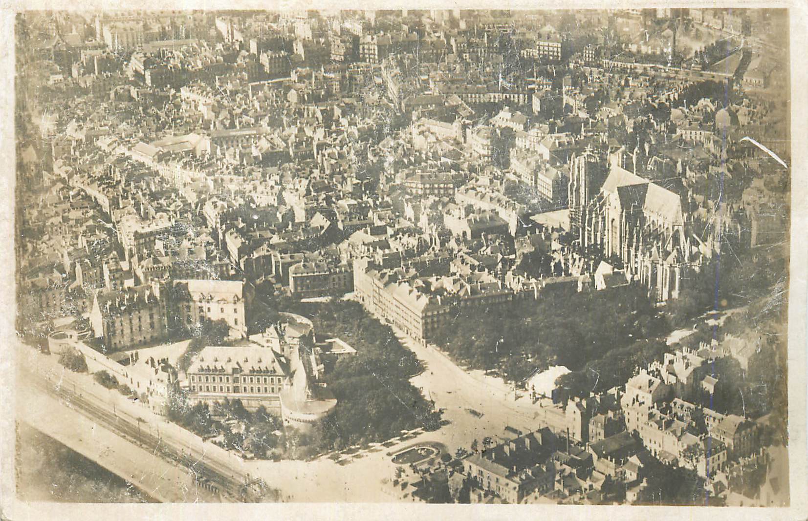 CPA Nantes Panorama Chateau et Cathedrale