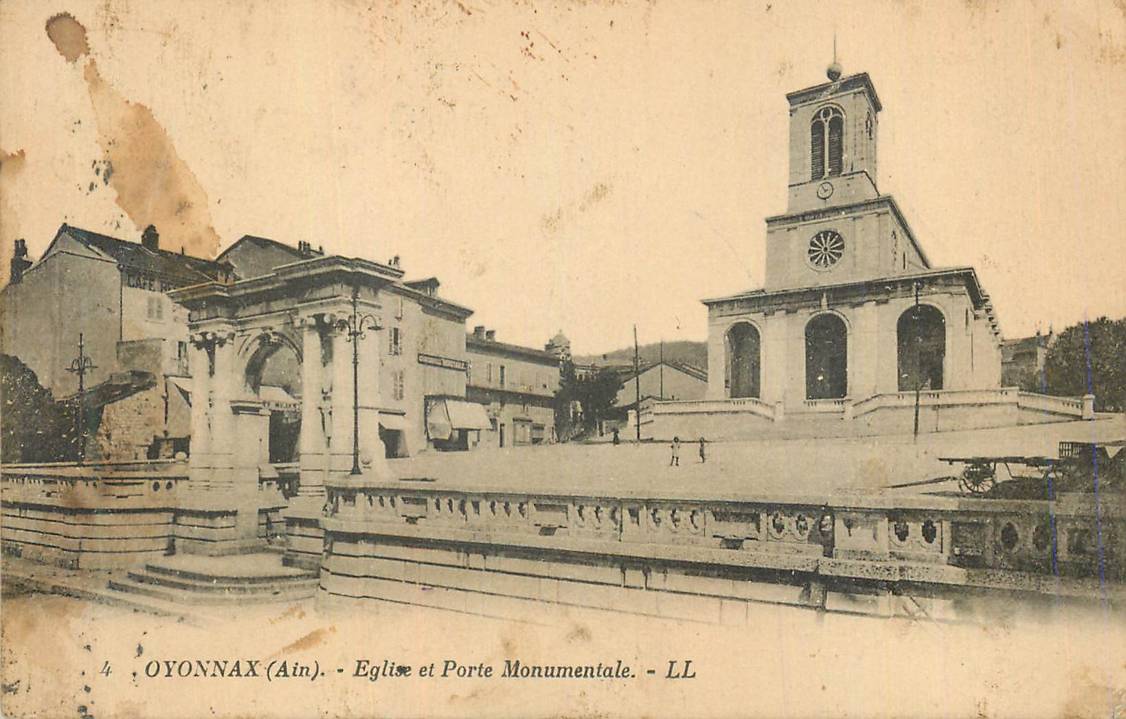 CPA Oyonnax (Ain) Eglise et Porte Monumentale