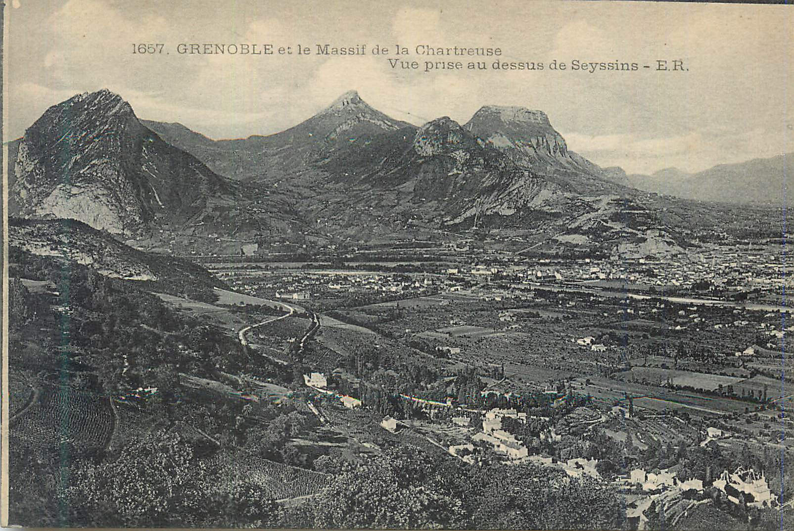 CPA Grenoble et le Massif de la Chartreuse Vue prise au dessus de Seyssins