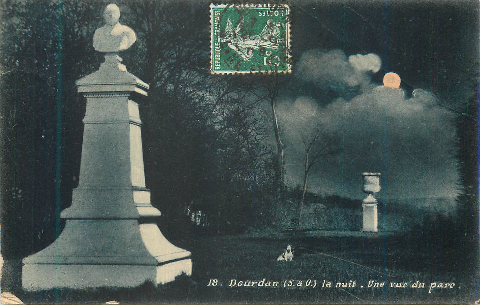 CPA Dourdan (S et O) la Nuit une Vue du Parc