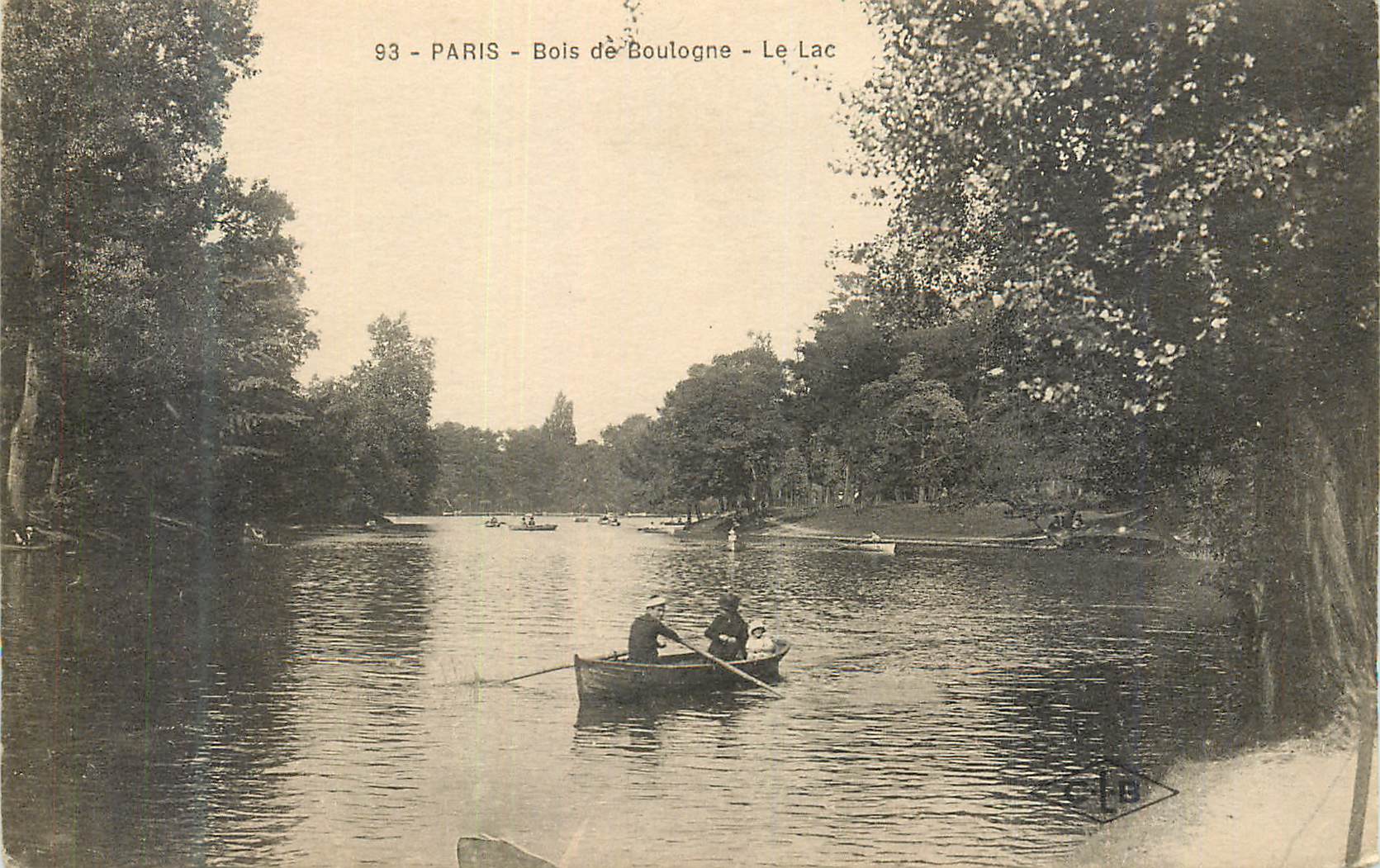CPA Paris Bois de Boulogne le Lac Canoe