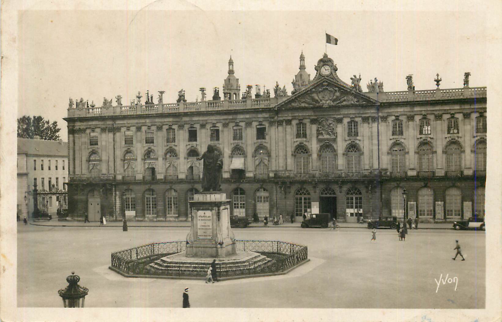 CPM Nancy (M et M) l'Hotel de Ville et Statue Stanislas la Douce France
