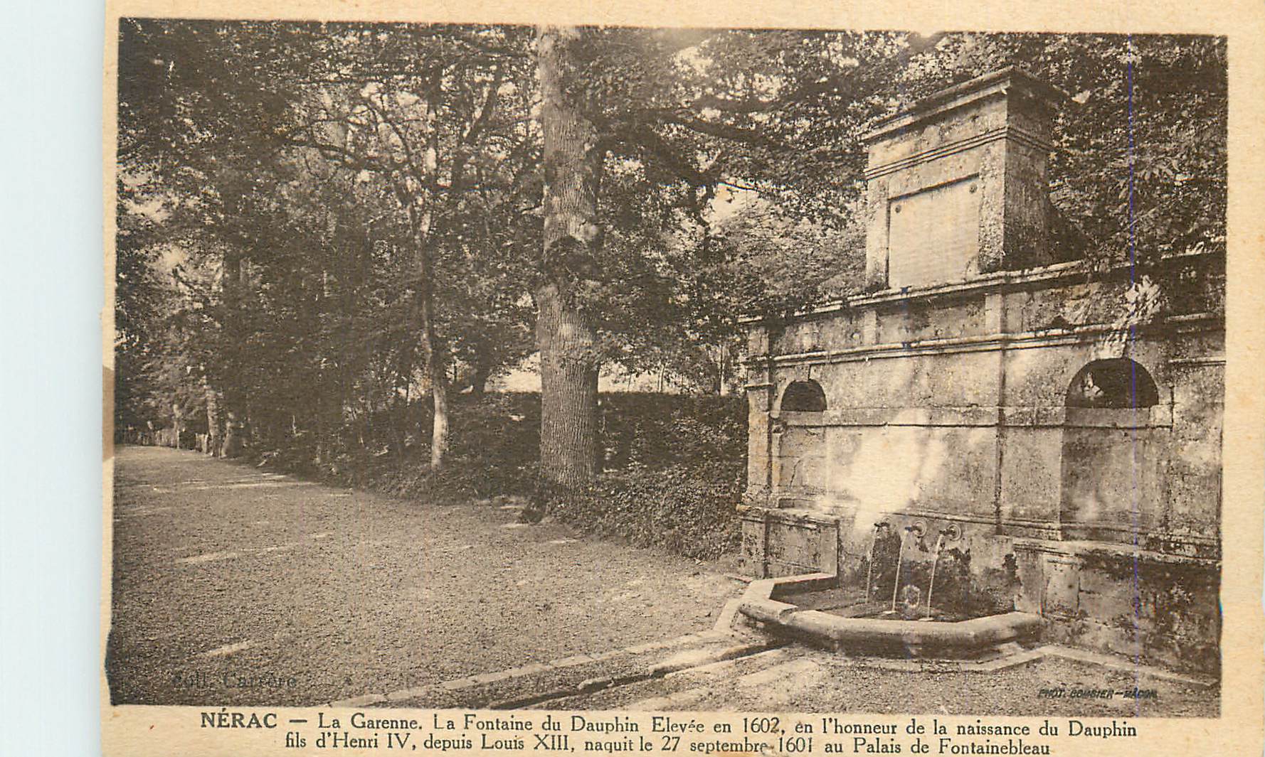 CPA Nerac la Garenne la Fontaine du Dauphin Elevee en 1602