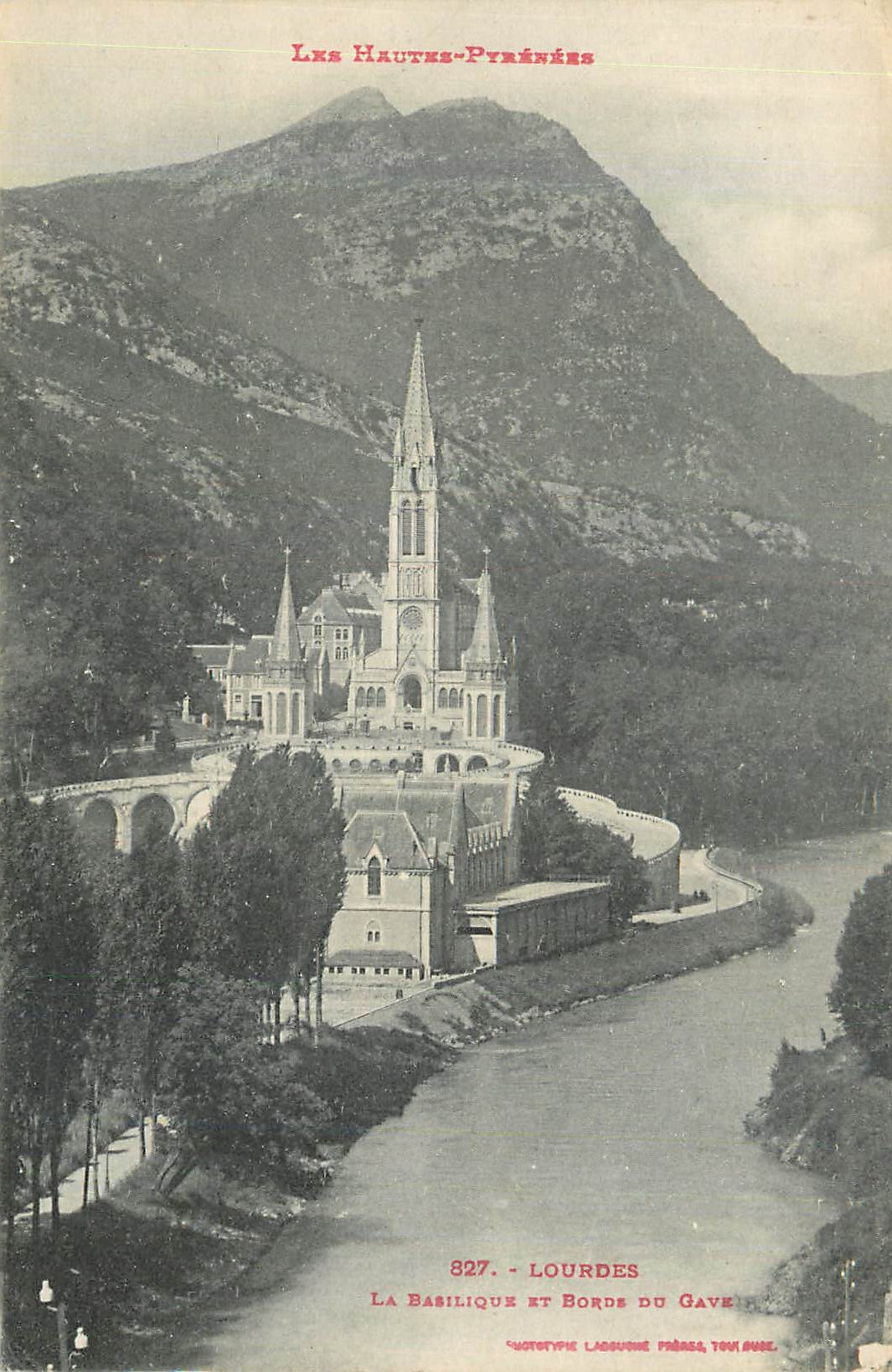 CPA Lourdes la Basilique et Bords du Gave les Hautes Pyrenees