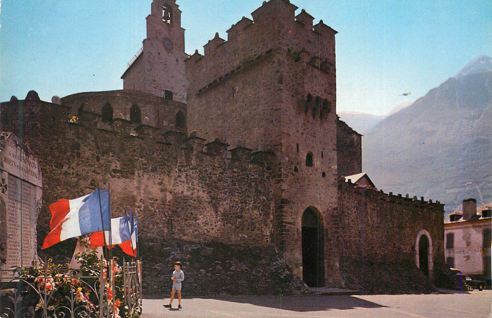 CPM Luz (Htes Pyrenees) Eglise des Templiers (XIIe siecle)
