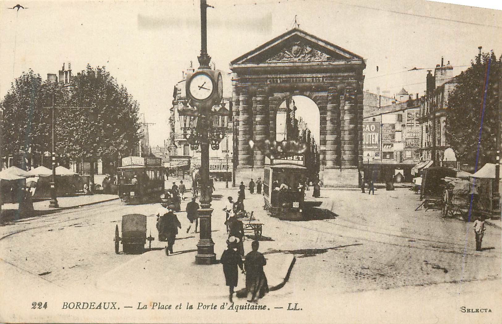 CPA Bordeaux la Place et la Porte d'Aquitaine Tramway