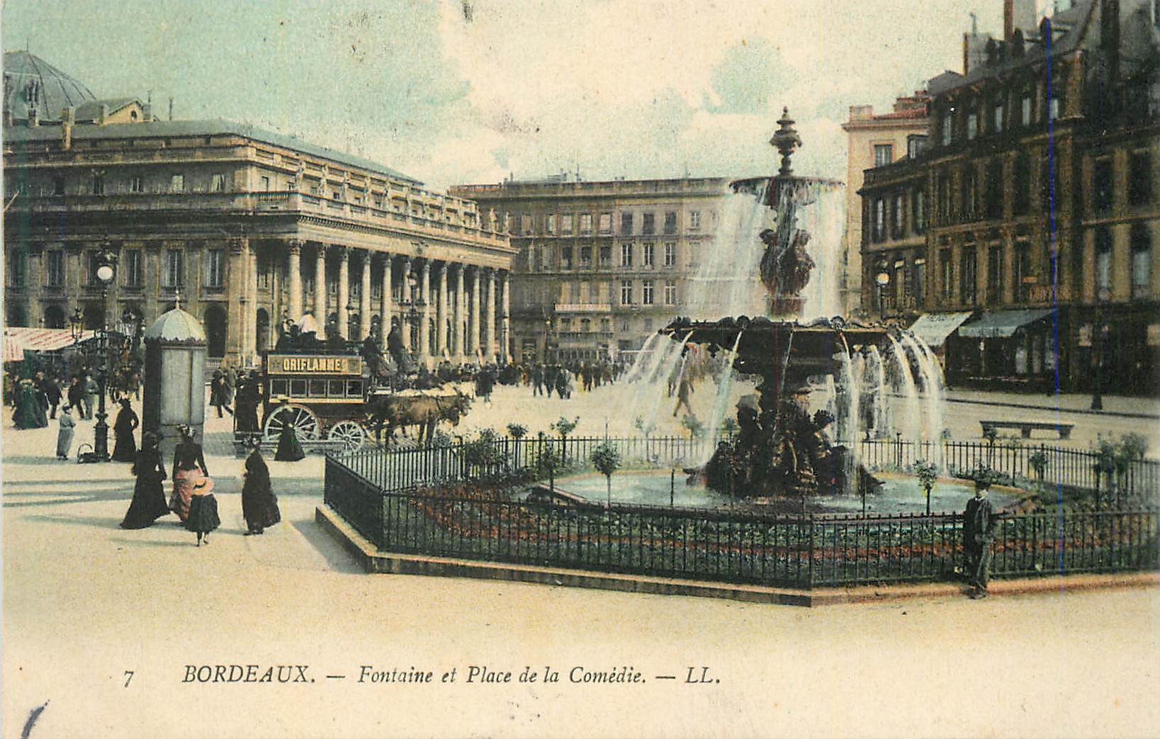 CPA Bordeaux Fontaine et Place de la Comedie Caleche Oriflamme