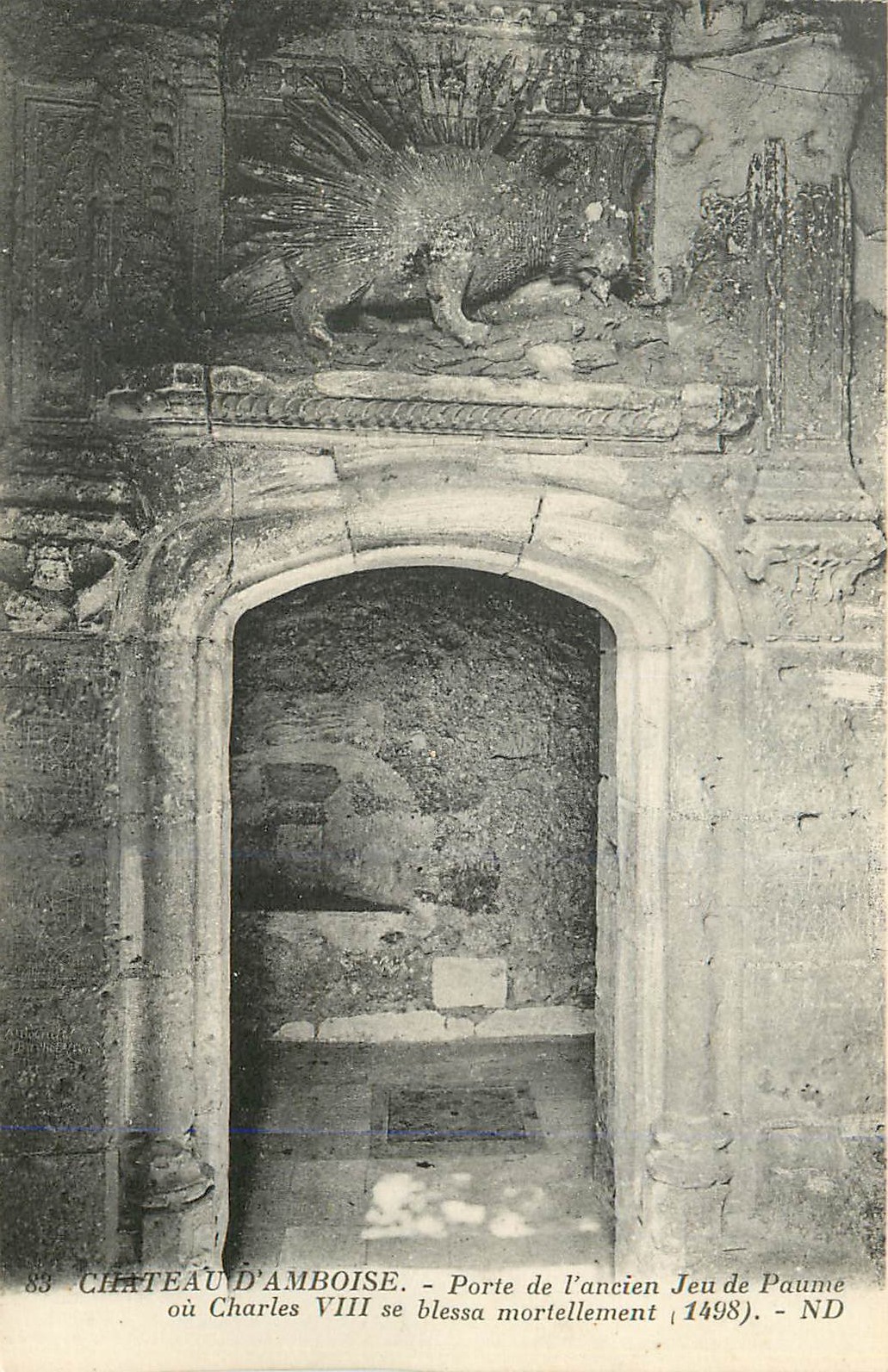 CPA Chateau d'Amboise Porte de l'Ancien Jeu de Paume