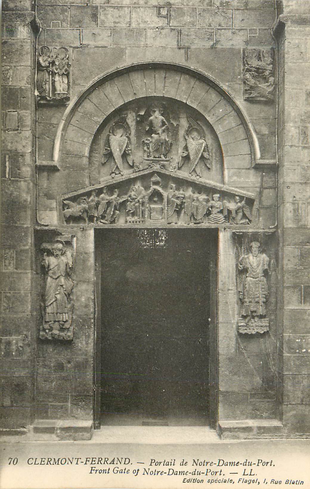 CPA Clermont Ferrand Portail de Notre Dame du Port