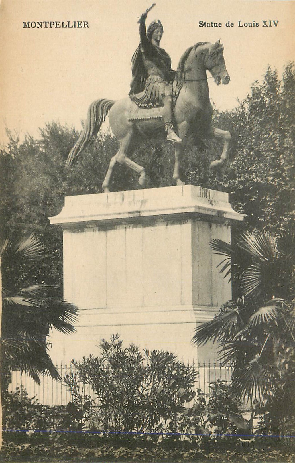 CPA Montpellier Statue de Louis XIV 