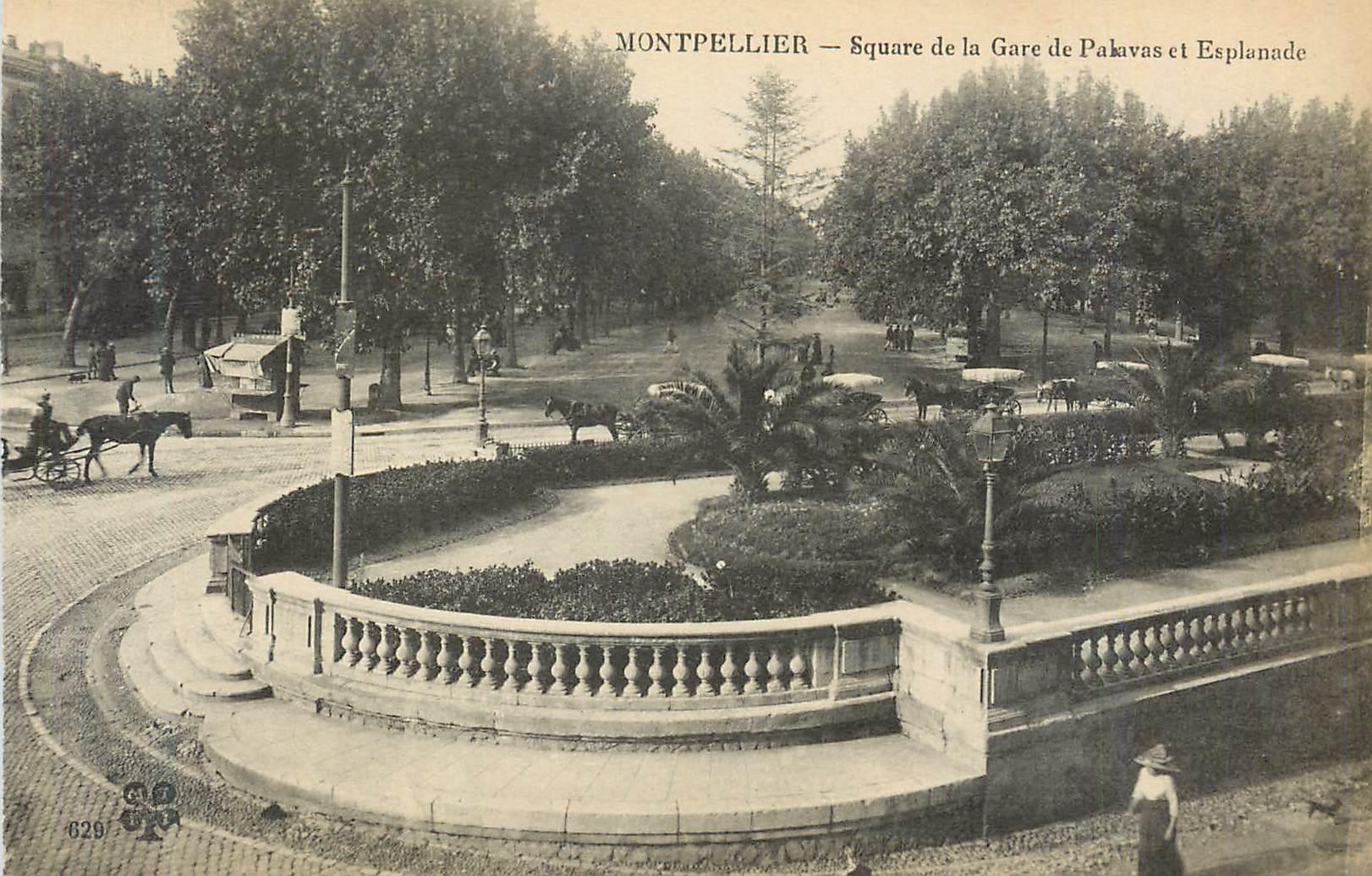 CPA Montpellier Square de la Gare de Pakavas et Esplanade