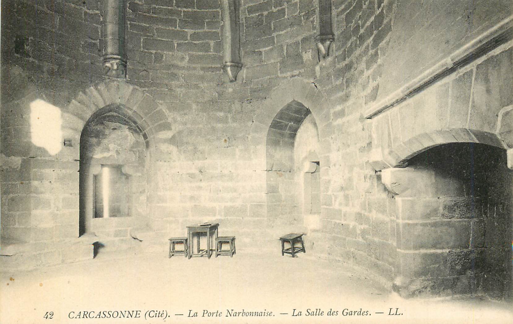 CPA Carcassonne (Cite) la Porte Narbonnaise la Salle des Gardes