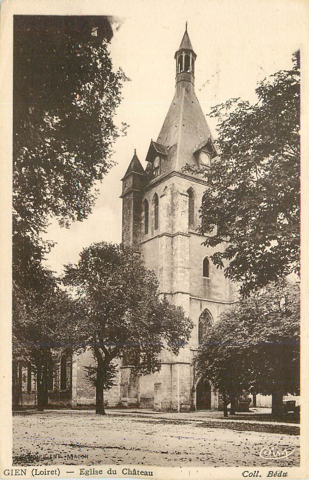 CPA Gien (Loiret) Eglise du Chateau